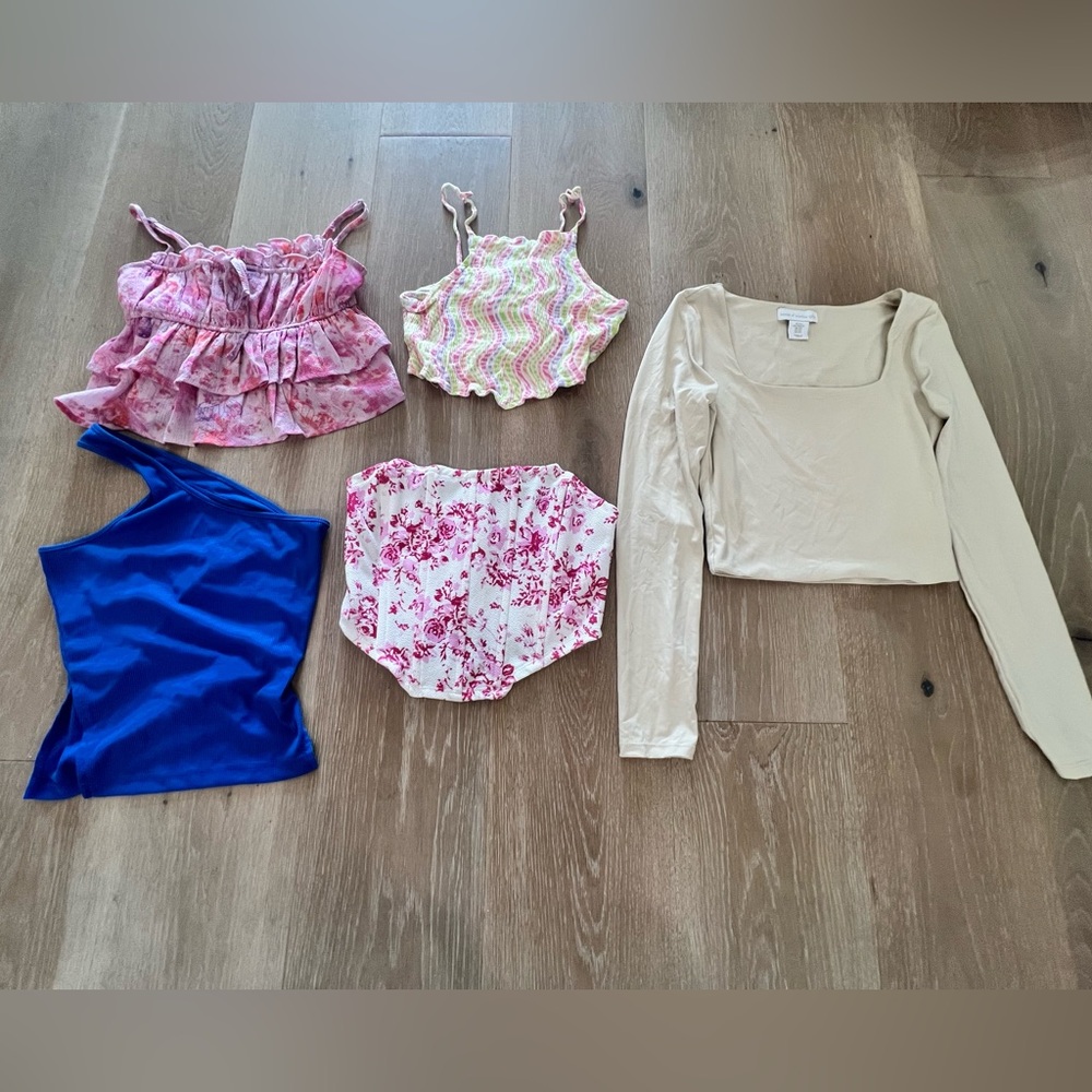 Shirt bundle. Items range from kids 13/14 to women’s XS.